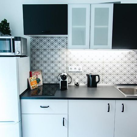 Black & White Apartment With A Gift Soft Panda Budapest Exterior photo
